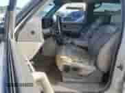 2002 Chevrolet Suburban Z71 с VIN 3GNFK16Z12G270537, выставлен на аукционе Copart как лот 69942434 с пробегом 230 581 миль миль и Списание • Salvage title. История ставок и продаж доступна на DreamBid. Изображение 7.