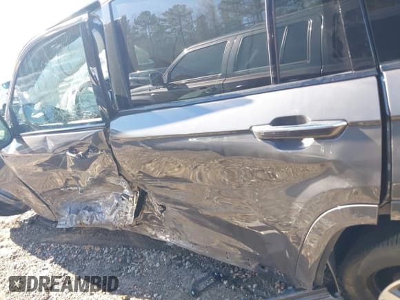 ✅ 2022 Jeep Grand Cherokee Overland • VIN: 1C4RJJDG6N8570854 • Lot: 40878737. Listed on IAAI with 19,947 mi. Free auction sales archive from the USA and detailed vehicle history report at DreamBid. Image 15.