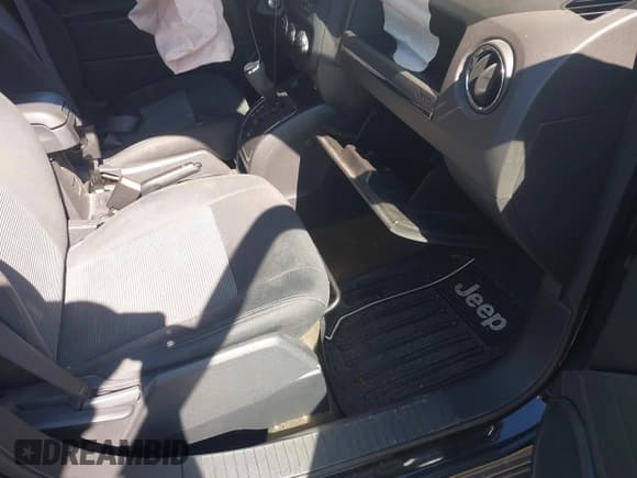 ✅ 2016 Jeep Patriot Sport • VIN: 1C4NJPBB4GD790206 • Лот: 43512421. Опубликован ранее на IAAI с пробегом 71 437 миль. Бесплатный доступ к архиву аукционных продаж из США и подробный отчёт об истории автомобиля на DreamBid. Изображение 5.