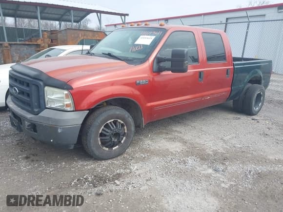 ✅ 2000 Ford F-250 XL • VIN: 1FTNW20S8YEA75125 • Lot: 41693619. Wystawiony na IAAI z przebiegiem 197 417 mil. Bezpłatny archiwum sprzedaży aukcyjnych z USA i szczegółowy raport historii pojazdu na DreamBid. Zdjęcie 2.