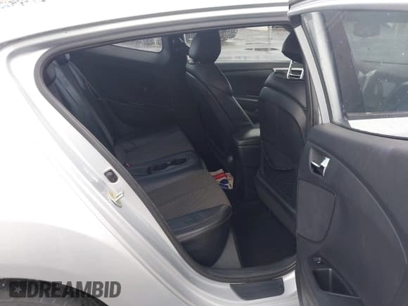 ✅ 2013 Hyundai Veloster w/Black Int • VIN: KMHTC6AD4DU163477 • Lot: 43326835. Wystawiony na IAAI z przebiegiem 109 212 mil. Bezpłatny archiwum sprzedaży aukcyjnych z USA i szczegółowy raport historii pojazdu na DreamBid. Zdjęcie 8.