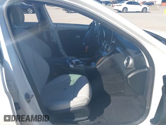 ✅ 2018 Mercedes-Benz C 300 • VIN: 55SWF4KB7JU245698 • Lot: 43634190. Listed on IAAI with 69,439 mi. Free auction sales archive from the USA and detailed vehicle history report at DreamBid. Image 5.