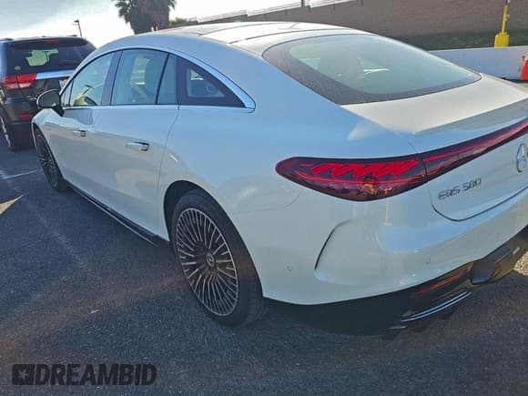 ✅ 2022 Mercedes-Benz EQS 580 • VIN: W1KCG4EB5NA011755 • Лот: 95936405. Опубликован ранее на Copart с пробегом 51 645 миль. Бесплатный доступ к архиву аукционных продаж из США и подробный отчёт об истории автомобиля на DreamBid. Изображение 3.