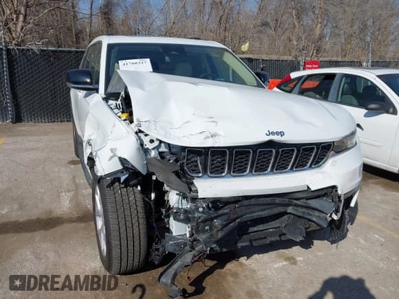 ✅ 2022 Jeep Grand Cherokee Limited • VIN: 1C4RJKBG8N8586661 • Lot: 41760327. Listed on IAAI with 43,894 mi. Free auction sales archive from the USA and detailed vehicle history report at DreamBid. Image 6.