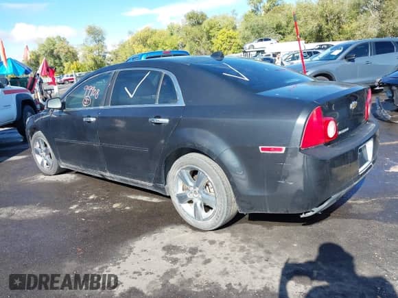 2012 Chevrolet Malibu 2LT z VIN 1G1ZD5EU4CF123265, wystawiony jako IAAI lot #43399908 z przebiegiem 146 993 mil mil oraz . Historia ofert i sprzedaży dostępna na DreamBid. Obrazek 3.