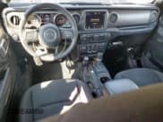 ✅ 2023 Jeep Gladiator Sport S • VIN: 1C6HJTAGXPL507078 • Lot: 69910065. Wystawiony na Copart z przebiegiem 25 495 mil. Bezpłatny archiwum sprzedaży aukcyjnych z USA i szczegółowy raport historii pojazdu na DreamBid. Zdjęcie 8.