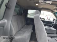 ✅ 2002 Chevrolet Silverado 2500HD • VIN: 1GCHK29U32E126728 • Lot: 43747985. Wystawiony na IAAI z przebiegiem 226 176 mil. Bezpłatny archiwum sprzedaży aukcyjnych z USA i szczegółowy raport historii pojazdu na DreamBid. Zdjęcie 8.