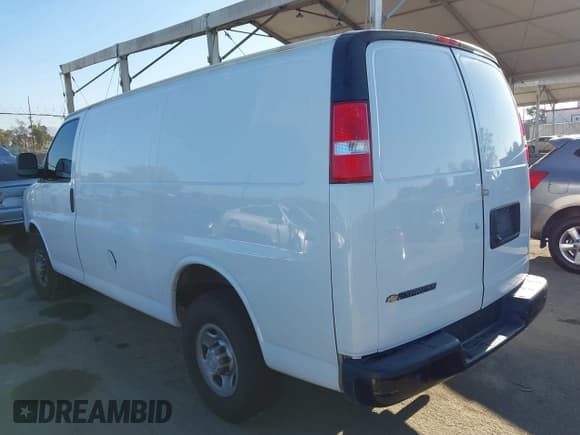 ✅ 2018 Chevrolet Express Cargo • VIN: 1GCWGAFP0J1287769 • Lot: 42814645. Wystawiony na IAAI z przebiegiem 152 506 mil. Bezpłatny archiwum sprzedaży aukcyjnych z USA i szczegółowy raport historii pojazdu na DreamBid. Zdjęcie 3.
