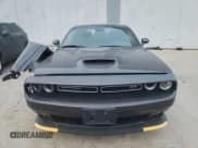 ✅ 2022 Dodge Challenger GT • VIN: 2C3CDZKG6NH200517 • Lot: 77672103. Wystawiony na Copart z przebiegiem 17 573 mil. Bezpłatny archiwum sprzedaży aukcyjnych z USA i szczegółowy raport historii pojazdu na DreamBid. Zdjęcie 5.