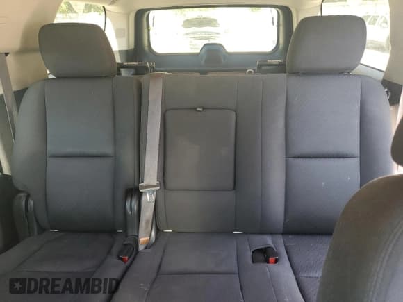 ✅ 2013 Chevrolet Suburban LS • VIN: 1GNSCHE04DR274687 • Lot: 67646174. Wystawiony na Copart z przebiegiem 184 268 mil. Bezpłatny archiwum sprzedaży aukcyjnych z USA i szczegółowy raport historii pojazdu na DreamBid. Zdjęcie 10.