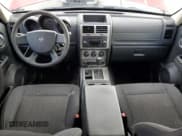 ✅ 2011 Dodge Nitro Heat • VIN: 1D4PU4GK3BW515871 • Lot: 81805645. Wystawiony na Copart z przebiegiem 168 112 mil. Bezpłatny archiwum sprzedaży aukcyjnych z USA i szczegółowy raport historii pojazdu na DreamBid. Zdjęcie 8.