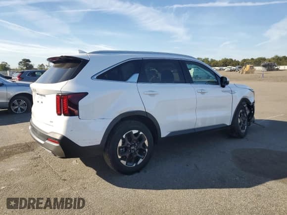 ✅ 2025 Kia Sorento S • VIN: 5XYRLDJC4SG319994 • Lot: 84351295. Listed on Copart with 9,130 mi. Free auction sales archive from the USA and detailed vehicle history report at DreamBid. Image 3.