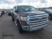 ✅ 2015 Toyota Tundra Platinum • VIN: 5TFAW5F16FX448081 • Lot: 43385129. Wystawiony na IAAI z przebiegiem 214 262 mil. Bezpłatny archiwum sprzedaży aukcyjnych z USA i szczegółowy raport historii pojazdu na DreamBid. Zdjęcie 1.