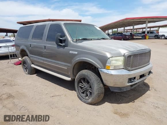 ✅ 2003 Ford Excursion Limited • VIN: 1FMSU43P23EB56475 • Lot: 42376969. Wystawiony na IAAI z przebiegiem 213 603 mil. Bezpłatny archiwum sprzedaży aukcyjnych z USA i szczegółowy raport historii pojazdu na DreamBid. Zdjęcie 1.