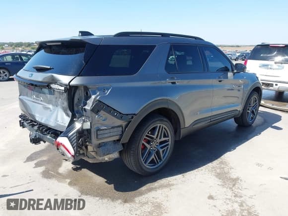 ✅ 2025 Ford Explorer ST-Line • VIN: 1FMUK8KH6SGB58622 • Lot: 43319520. Listed on IAAI with 13,057 mi. Free auction sales archive from the USA and detailed vehicle history report at DreamBid. Image 4.