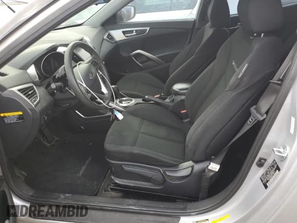 ✅ 2015 Hyundai Veloster • VIN: KMHTC6ADXFU232322 • Lot: 68891114. Wystawiony na Copart z przebiegiem 93 623 mil. Bezpłatny archiwum sprzedaży aukcyjnych z USA i szczegółowy raport historii pojazdu na DreamBid. Zdjęcie 7.