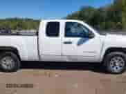 2012 Chevrolet Silverado 1500 LS z VIN 1GCRCREA3CZ307330, wystawiony jako IAAI lot #43374623 z przebiegiem 385 367 mil mil oraz . Historia ofert i sprzedaży dostępna na DreamBid. Obrazek 13.