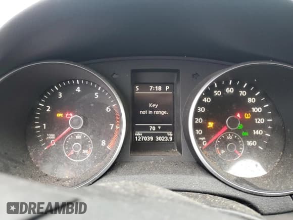 ✅ 2010 Volkswagen Golf • VIN: WVWBB7AJXAW301733 • Lot: 80746345. Listed on Copart with 127,039 mi. Free auction sales archive from the USA and detailed vehicle history report at DreamBid. Image 9.