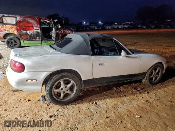 ✅ 2000 Mazda MX-5 Miata • VIN: JM1NB3531Y0150165 • Лот: 96052695. Опубликован ранее на Copart с пробегом 232 433 миль. Бесплатный доступ к архиву аукционных продаж из США и подробный отчёт об истории автомобиля на DreamBid. Изображение 3.