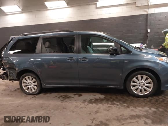 ✅ 2017 Toyota Sienna XLE • VIN: 5TDDZ3DC5HS164964 • Lot: 41516182. Listed on IAAI with 62,287 mi. Free auction sales archive from the USA and detailed vehicle history report at DreamBid. Image 13.