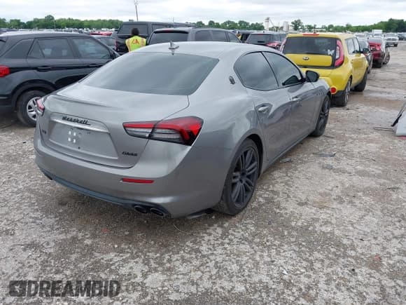 ✅ 2021 Maserati Ghibli S Q4 • VIN: ZAM57YTA8M1368703 • Lot: 42170551. Wystawiony na IAAI z przebiegiem 29 969 mil. Bezpłatny archiwum sprzedaży aukcyjnych z USA i szczegółowy raport historii pojazdu na DreamBid. Zdjęcie 4.