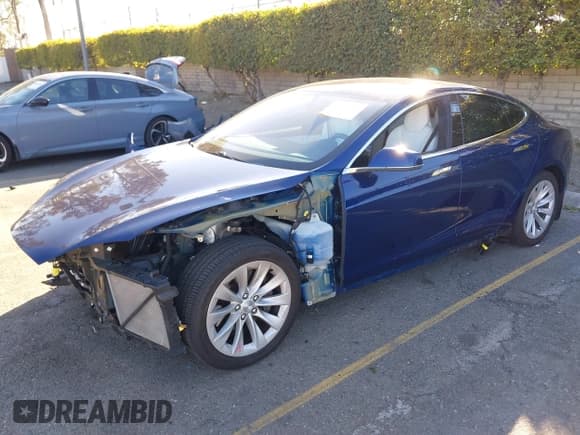 ✅ 2019 Tesla Model S 75D • VIN: 5YJSA1E27KF333645 • Lot: 41647989. Listed on IAAI with 52,528 mi. Free auction sales archive from the USA and detailed vehicle history report at DreamBid. Image 2.