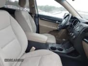 ✅ 2011 Kia Sorento LX • VIN: 5XYKT3A14BG125184 • Lot: 43722503. Wystawiony na IAAI z przebiegiem 257 937 mil. Bezpłatny archiwum sprzedaży aukcyjnych z USA i szczegółowy raport historii pojazdu na DreamBid. Zdjęcie 5.