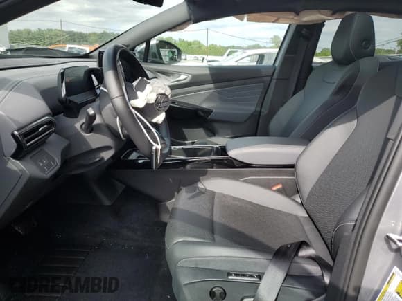 ✅ 2023 Volkswagen ID.4 S • VIN: 1V25MPE8XPC023004 • Lot: 69857605. Wystawiony na Copart z przebiegiem 24 642 mil. Bezpłatny archiwum sprzedaży aukcyjnych z USA i szczegółowy raport historii pojazdu na DreamBid. Zdjęcie 7.