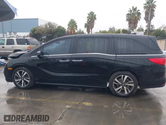 ✅ 2018 Honda Odyssey Elite • VIN: 5FNRL6H97JB092747 • Лот: 43745331. Опубликован ранее на IAAI с пробегом 89 865 миль. Бесплатный доступ к архиву аукционных продаж из США и подробный отчёт об истории автомобиля на DreamBid. Изображение 15.