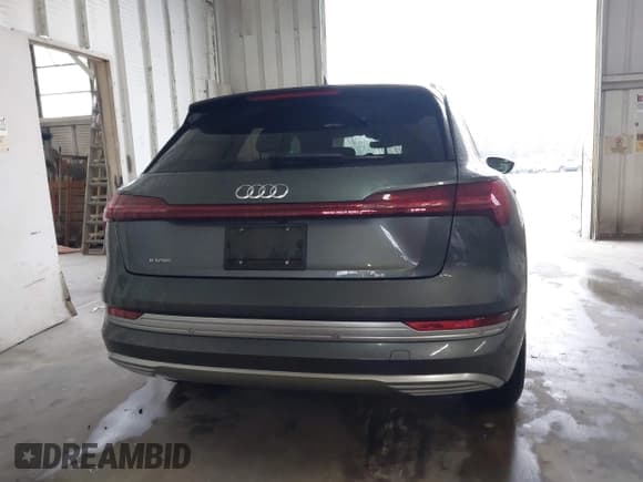 ✅ 2019 Audi e-tron Prestige • VIN: WA1VAAGE8KB006365 • Lot: 43763617. Wystawiony na IAAI z przebiegiem 45 411 mil. Bezpłatny archiwum sprzedaży aukcyjnych z USA i szczegółowy raport historii pojazdu na DreamBid. Zdjęcie 16.