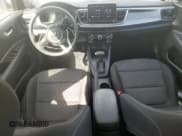 ✅ 2021 Kia Rio S • VIN: 3KPA25AD9ME379199 • Lot: 82406635. Wystawiony na Copart z przebiegiem 71 269 mil. Bezpłatny archiwum sprzedaży aukcyjnych z USA i szczegółowy raport historii pojazdu na DreamBid. Zdjęcie 8.