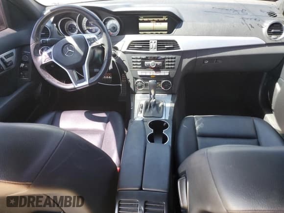 ✅ 2013 Mercedes-Benz C 250 Sport • VIN: WDDGF4HB8DR268764 • Лот: 67727145. Опубликован ранее на Copart с пробегом 62 376 миль. Бесплатный доступ к архиву аукционных продаж из США и подробный отчёт об истории автомобиля на DreamBid. Изображение 8.