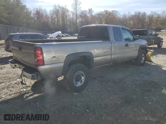 ✅ 2003 Chevrolet Silverado 2500HD LS • VIN: 1GCHK29U73E342647 • Lot: 78028314. Wystawiony na Copart z przebiegiem 285 675 mil. Bezpłatny archiwum sprzedaży aukcyjnych z USA i szczegółowy raport historii pojazdu na DreamBid. Zdjęcie 3.