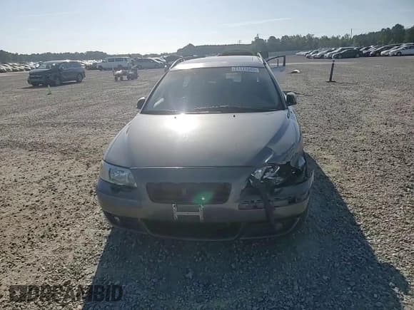 ✅ 2004 Volvo V70 R • VIN: YV1SJ52Y442418765 • Lot: 71171545. Listed on Copart with 132,091 mi. Free auction sales archive from the USA and detailed vehicle history report at DreamBid. Image 13.