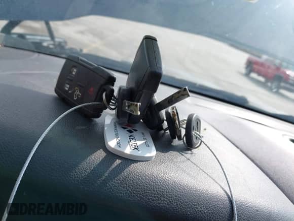 2020 Chevrolet Silverado 1500 Work Truck z VIN 1GCRYAEF5LZ195192, wystawiony jako IAAI lot #43138914 z przebiegiem 110 350 mil mil oraz . Historia ofert i sprzedaży dostępna na DreamBid. Obrazek 11.