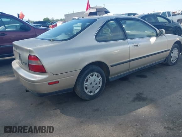 ✅ 1995 Honda Accord LX • VIN: 1HGCD7236SA029244 • Lot: 42586026. Listed on IAAI with 234,160 mi. Free auction sales archive from the USA and detailed vehicle history report at DreamBid. Image 4.