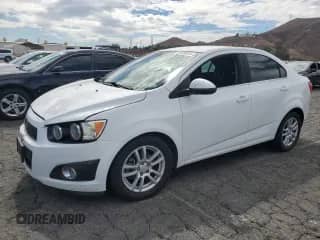 2012 Chevrolet Sonic LT z VIN 1G1JC5SHXC4133141, wystawiony jako Copart lot #81626425 z przebiegiem 82 138 mil mil oraz Szkoda całkowita • Salvage title. Historia ofert i sprzedaży dostępna na DreamBid. Obrazek 1.