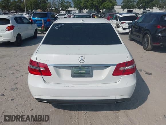 ✅ 2013 Mercedes-Benz E 350 Luxury • VIN: WDDHF5KB3DA664800 • Lot: 42154013. Wystawiony na IAAI z przebiegiem 107 140 mil. Bezpłatny archiwum sprzedaży aukcyjnych z USA i szczegółowy raport historii pojazdu na DreamBid. Zdjęcie 16.