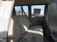 2015 Chevrolet Express Passenger LT z VIN 1GAZG1FGXF1172030, wystawiony jako IAAI lot #41510865 z przebiegiem 297 473 mil mil oraz . Historia ofert i sprzedaży dostępna na DreamBid. Obrazek 8.