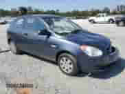 2008 Hyundai Accent GS z VIN KMHCM36C38U074811, wystawiony jako Copart lot #75291104 z przebiegiem 187 988 mil mil oraz Szkoda całkowita • Salvage title. Historia ofert i sprzedaży dostępna na DreamBid. Obrazek 4.
