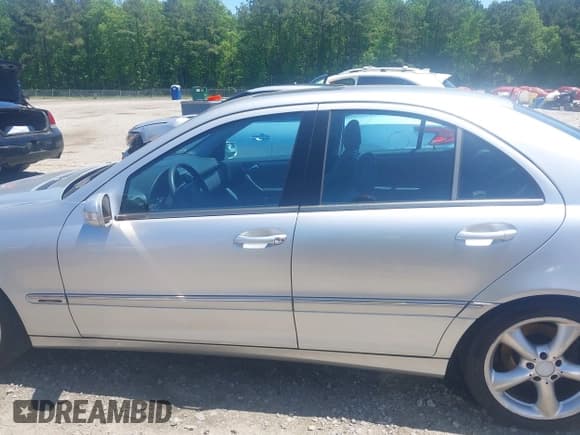 ✅ 2004 Mercedes-Benz C 230 Kompressor • VIN: WDBRF40J84F511575 • Lot: 42133799. Wystawiony na IAAI z przebiegiem 120 633 mil. Bezpłatny archiwum sprzedaży aukcyjnych z USA i szczegółowy raport historii pojazdu na DreamBid. Zdjęcie 14.