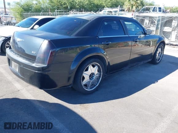 ✅ 2007 Chrysler 300 • VIN: 2C3KA43R67H626797 • Lot: 43583153. Listed on IAAI with 189,943 mi. Free auction sales archive from the USA and detailed vehicle history report at DreamBid. Image 4.