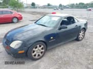 ✅ 1999 Mercedes-Benz SLK 230/320 • VIN: WDBKK47F0XF086064 • Lot: 42223522. Wystawiony na IAAI z przebiegiem 166 381 mil. Bezpłatny archiwum sprzedaży aukcyjnych z USA i szczegółowy raport historii pojazdu na DreamBid. Zdjęcie 2.