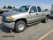 ✅ 2001 GMC Sierra 2500HD SLE • VIN: 1GTHK29G41E193895 • Лот: 71204535. Опубликован ранее на Copart с пробегом 307 773 миль. Бесплатный доступ к архиву аукционных продаж из США и подробный отчёт об истории автомобиля на DreamBid. Изображение 1.