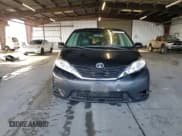 ✅ 2012 Toyota Sienna LE • VIN: 5TDKK3DC1CS247795 • Lot: 84934715. Wystawiony na Copart z przebiegiem 90 074 mil. Bezpłatny archiwum sprzedaży aukcyjnych z USA i szczegółowy raport historii pojazdu na DreamBid. Zdjęcie 14.