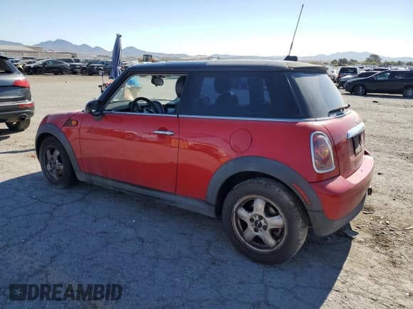 ✅ 2010 MINI Hardtop • VIN: WMWMF3C59ATZ64473 • Lot: 56569095. Wystawiony na Copart z przebiegiem 104 146 mil. Bezpłatny archiwum sprzedaży aukcyjnych z USA i szczegółowy raport historii pojazdu na DreamBid. Zdjęcie 2.