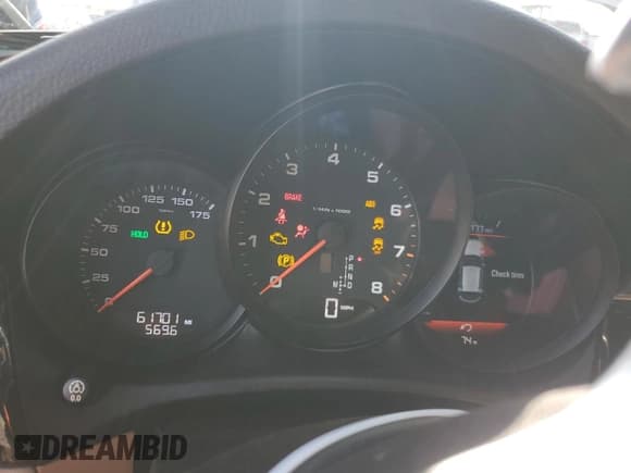 ✅ 2018 Porsche Macan • VIN: WP1AA2A54JLB12502 • Lot: 81125865. Wystawiony na Copart z przebiegiem 61 701 mil. Bezpłatny archiwum sprzedaży aukcyjnych z USA i szczegółowy raport historii pojazdu na DreamBid. Zdjęcie 9.