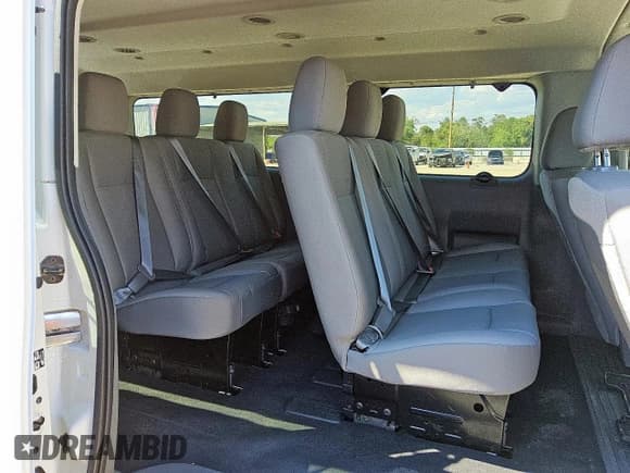 ✅ 2018 Nissan NV NV3500 HD S • VIN: 5BZBF0AA6JN851979 • Lot: 83767135. Wystawiony na Copart z przebiegiem 11 762 mil. Bezpłatny archiwum sprzedaży aukcyjnych z USA i szczegółowy raport historii pojazdu na DreamBid. Zdjęcie 11.