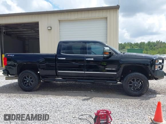 ✅ 2016 Chevrolet Silverado 2500HD LTZ • VIN: 1GC1KWE84GF278357 • Lot: 43048273. Listed on IAAI with 303,951 mi. Free auction sales archive from the USA and detailed vehicle history report at DreamBid. Image 13.