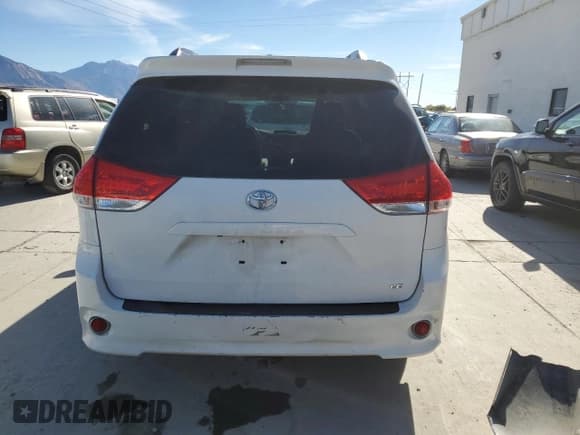 ✅ 2011 Toyota Sienna LE • VIN: 5TDKK3DCXBS160881 • Lot: 90123065. Listed on Copart with 132,350 mi. Free auction sales archive from the USA and detailed vehicle history report at DreamBid. Image 6.